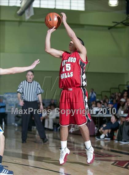 Thumbnail 2 in Verdugo Hills vs. El Camino Real (CIF LA City Section D3 Final) photogallery.
