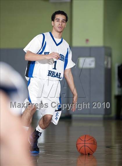Thumbnail 2 in Verdugo Hills vs. El Camino Real (CIF LA City Section D3 Final) photogallery.