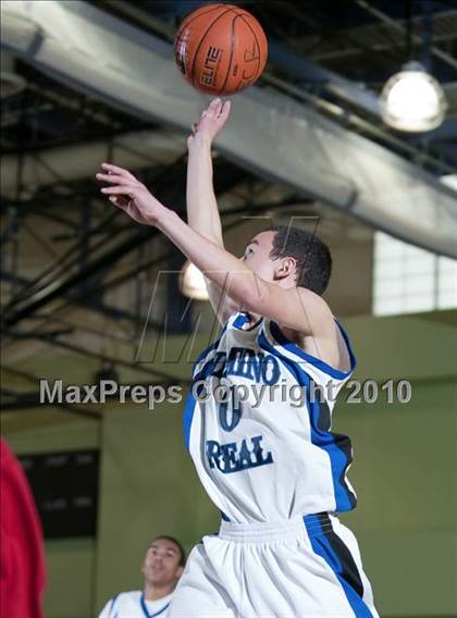 Thumbnail 2 in Verdugo Hills vs. El Camino Real (CIF LA City Section D3 Final) photogallery.