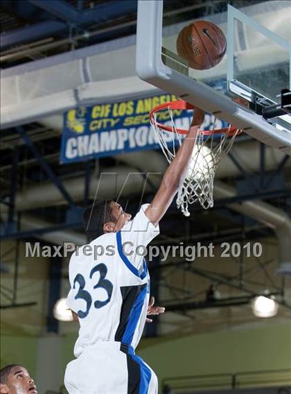 Thumbnail 2 in Verdugo Hills vs. El Camino Real (CIF LA City Section D3 Final) photogallery.