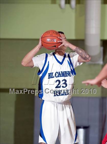 Thumbnail 2 in Verdugo Hills vs. El Camino Real (CIF LA City Section D3 Final) photogallery.