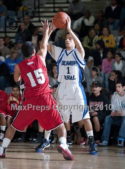 Thumbnail 1 in Verdugo Hills vs. El Camino Real (CIF LA City Section D3 Final) photogallery.
