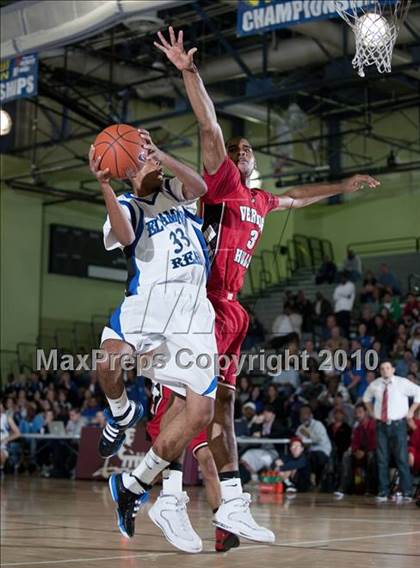 Thumbnail 3 in Verdugo Hills vs. El Camino Real (CIF LA City Section D3 Final) photogallery.