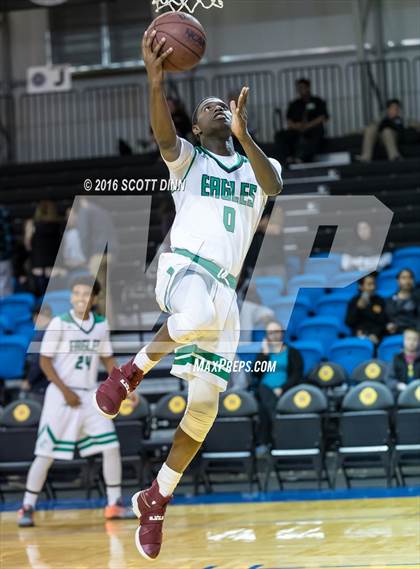Thumbnail 3 in El Camino vs Saratoga (Santa Cruz Warriors Invitational Tournament) photogallery.