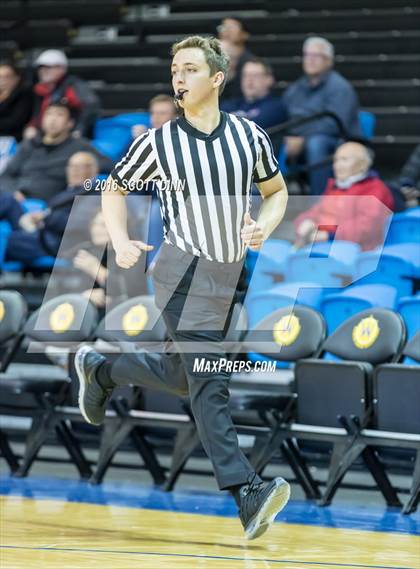 Thumbnail 2 in El Camino vs Saratoga (Santa Cruz Warriors Invitational Tournament) photogallery.