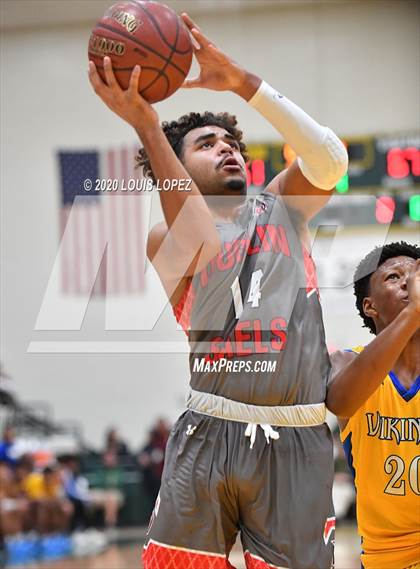 Thumbnail 3 in Dublin vs. St. Bernard (The Classic at Damien) photogallery.