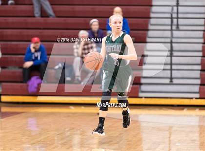 Thumbnail 3 in Canton Central Catholic vs. Aquinas photogallery.