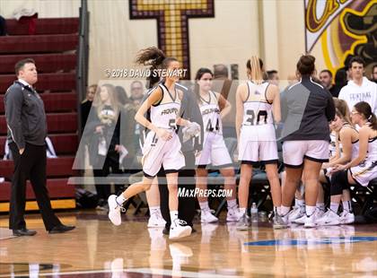 Thumbnail 3 in Canton Central Catholic vs. Aquinas photogallery.