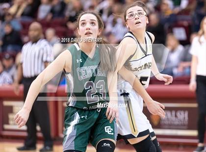 Thumbnail 3 in Canton Central Catholic vs. Aquinas photogallery.
