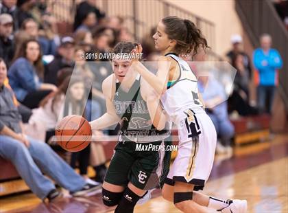 Thumbnail 3 in Canton Central Catholic vs. Aquinas photogallery.