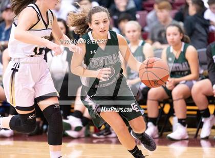 Thumbnail 2 in Canton Central Catholic vs. Aquinas photogallery.