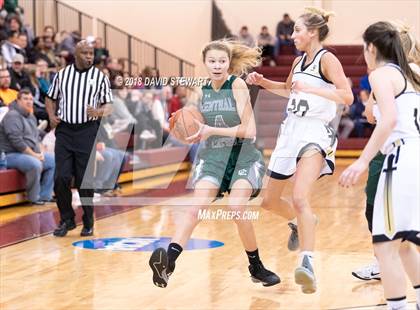 Thumbnail 2 in Canton Central Catholic vs. Aquinas photogallery.