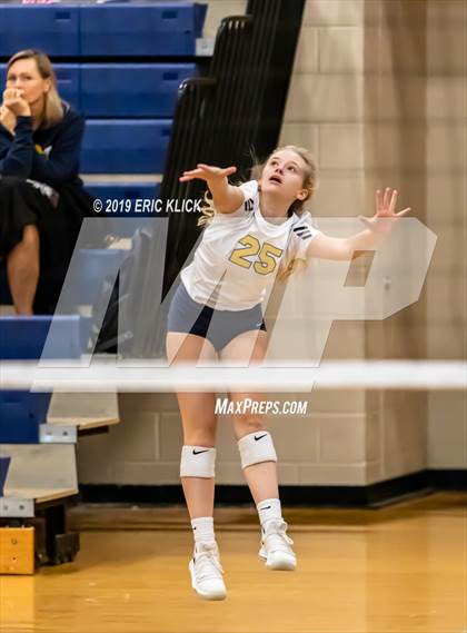 Thumbnail 2 in Pasco vs. Land O' Lakes (Bishop McLaughlin JV Tournament) photogallery.