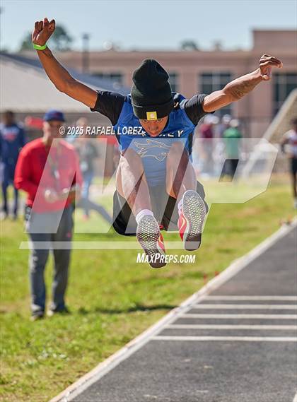 Thumbnail 3 in UIL 6A Track & Field Area 13&14 (Long Jump) photogallery.