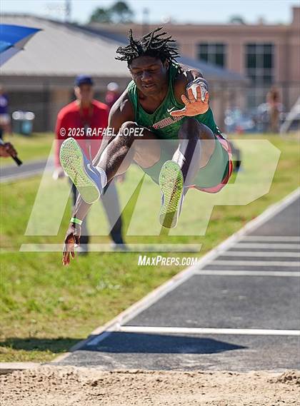 Thumbnail 3 in UIL 6A Track & Field Area 13&14 (Long Jump) photogallery.