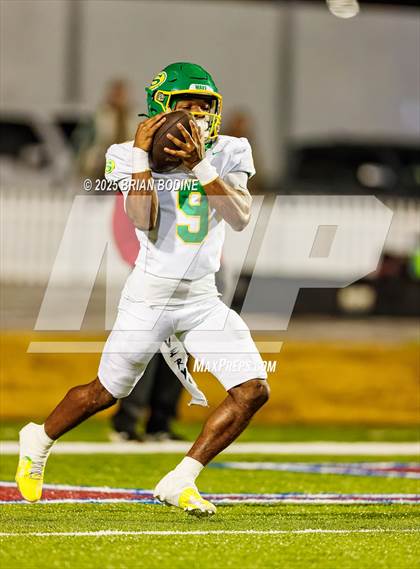 Thumbnail 1 in Dutch Fork vs Summerville (SCHSL 5A Division 1 Final) photogallery.