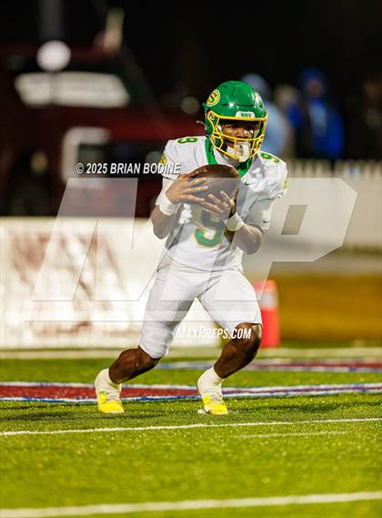 Thumbnail 1 in Dutch Fork vs Summerville (SCHSL 5A Division 1 Final) photogallery.