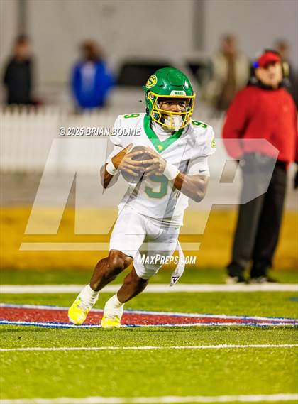 Thumbnail 3 in Dutch Fork vs Summerville (SCHSL 5A Division 1 Final) photogallery.