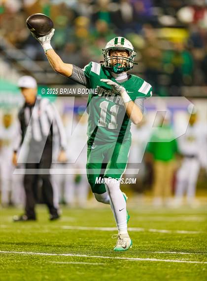 Thumbnail 1 in Dutch Fork vs Summerville (SCHSL 5A Division 1 Final) photogallery.