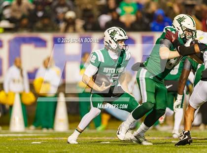 Thumbnail 1 in Dutch Fork vs Summerville (SCHSL 5A Division 1 Final) photogallery.
