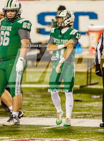 Thumbnail 1 in Dutch Fork vs Summerville (SCHSL 5A Division 1 Final) photogallery.