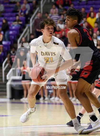 Thumbnail 3 in American Fork vs. Davis (UHSAA 6A Semifinal) photogallery.