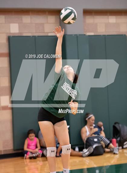 Thumbnail 3 in Harlan vs Incarnate Word (Scrimmage) photogallery.