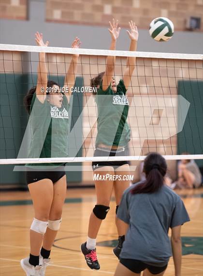 Thumbnail 1 in Harlan vs Incarnate Word (Scrimmage) photogallery.