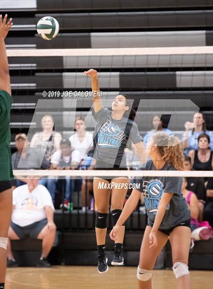 Thumbnail 2 in Harlan vs Incarnate Word (Scrimmage) photogallery.