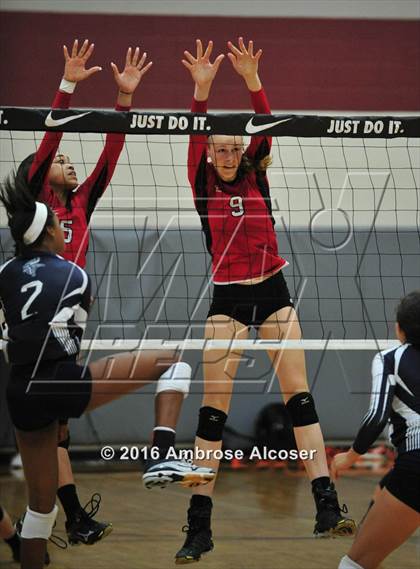 Thumbnail 3 in Fort Bend Austin vs. Bryan (NIKE Invitational Tournament) photogallery.