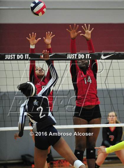 Thumbnail 3 in Fort Bend Austin vs. Bryan (NIKE Invitational Tournament) photogallery.