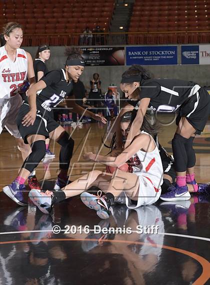 Thumbnail 2 in Sacramento vs. Antelope (CIF SJS D2 Semifinal) photogallery.