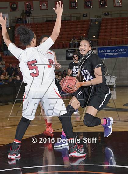 Thumbnail 3 in Sacramento vs. Antelope (CIF SJS D2 Semifinal) photogallery.