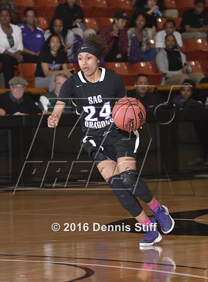 Thumbnail 2 in Sacramento vs. Antelope (CIF SJS D2 Semifinal) photogallery.