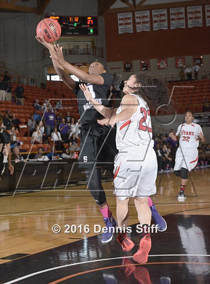 Thumbnail 2 in Sacramento vs. Antelope (CIF SJS D2 Semifinal) photogallery.