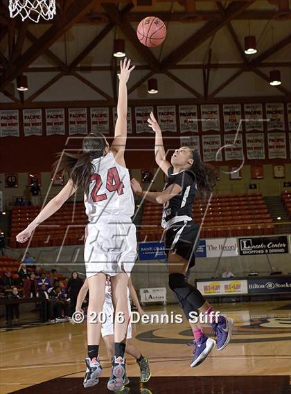 Thumbnail 1 in Sacramento vs. Antelope (CIF SJS D2 Semifinal) photogallery.