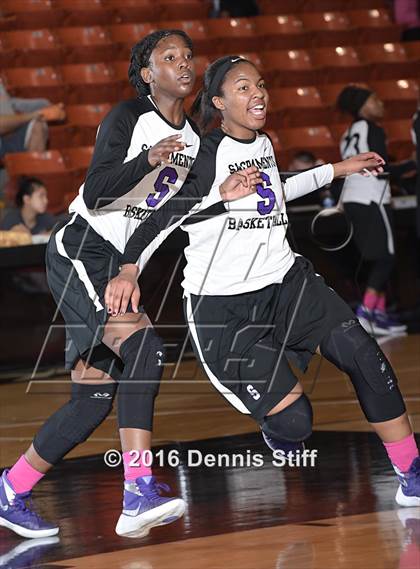 Thumbnail 2 in Sacramento vs. Antelope (CIF SJS D2 Semifinal) photogallery.