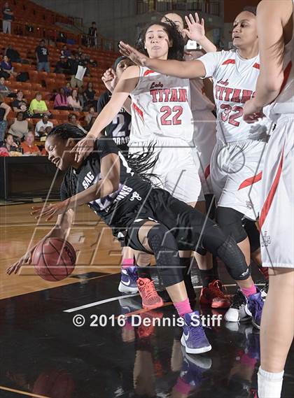 Thumbnail 2 in Sacramento vs. Antelope (CIF SJS D2 Semifinal) photogallery.