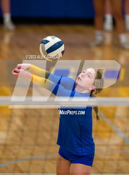 Thumbnail 1 in South San vs Alamo Heights (UIL 5A Region 4 Bi-District Playoff) photogallery.