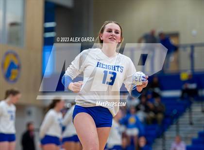 Thumbnail 2 in South San vs Alamo Heights (UIL 5A Region 4 Bi-District Playoff) photogallery.
