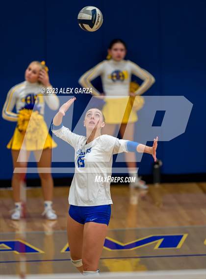 Thumbnail 3 in South San vs Alamo Heights (UIL 5A Region 4 Bi-District Playoff) photogallery.