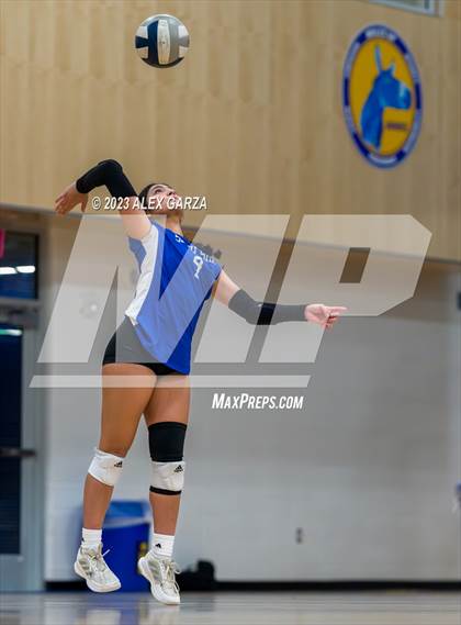 Thumbnail 2 in South San vs Alamo Heights (UIL 5A Region 4 Bi-District Playoff) photogallery.