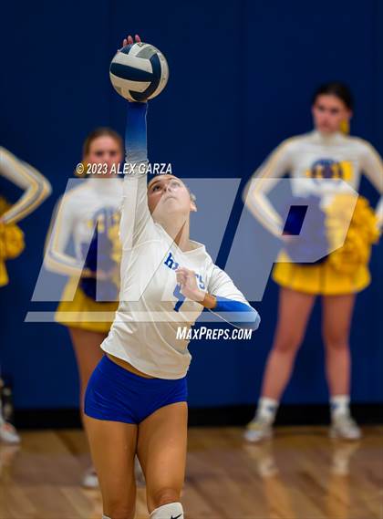 Thumbnail 3 in South San vs Alamo Heights (UIL 5A Region 4 Bi-District Playoff) photogallery.