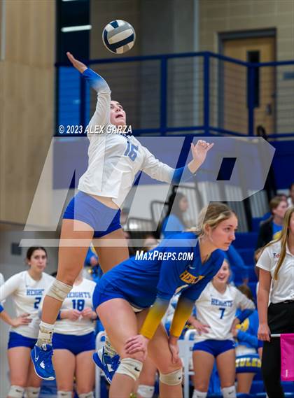 Thumbnail 1 in South San vs Alamo Heights (UIL 5A Region 4 Bi-District Playoff) photogallery.