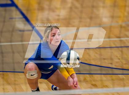 Thumbnail 1 in South San vs Alamo Heights (UIL 5A Region 4 Bi-District Playoff) photogallery.