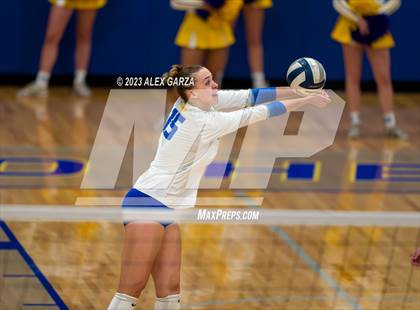 Thumbnail 2 in South San vs Alamo Heights (UIL 5A Region 4 Bi-District Playoff) photogallery.