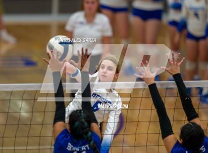 Thumbnail 2 in South San vs Alamo Heights (UIL 5A Region 4 Bi-District Playoff) photogallery.