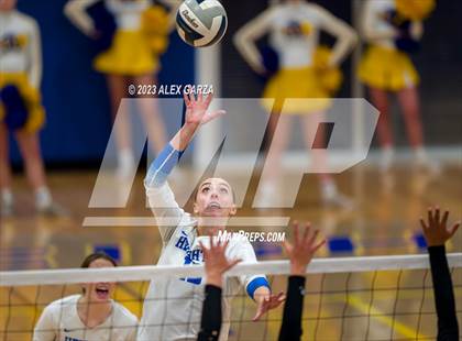 Thumbnail 3 in South San vs Alamo Heights (UIL 5A Region 4 Bi-District Playoff) photogallery.