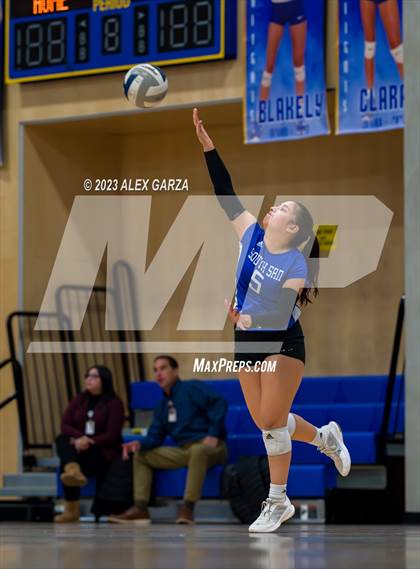Thumbnail 2 in South San vs Alamo Heights (UIL 5A Region 4 Bi-District Playoff) photogallery.