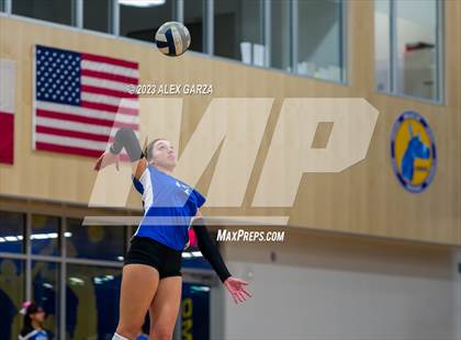 Thumbnail 2 in South San vs Alamo Heights (UIL 5A Region 4 Bi-District Playoff) photogallery.